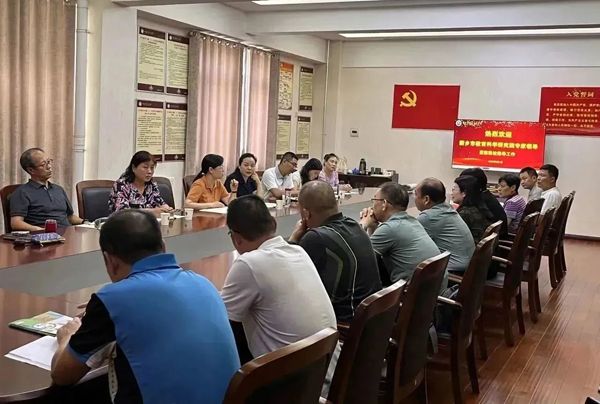 教研视导促提升 笃行不怠启新程——新乡市教育科学研究院领导和专家莅临市二十二中调研指导教学工作