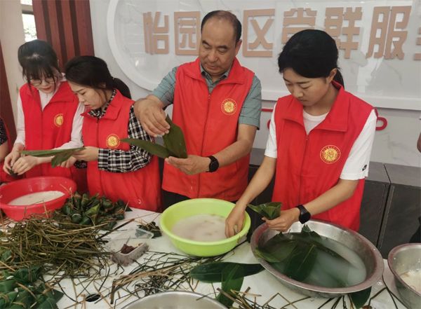 端午情谊绵长 粽香溢满社区