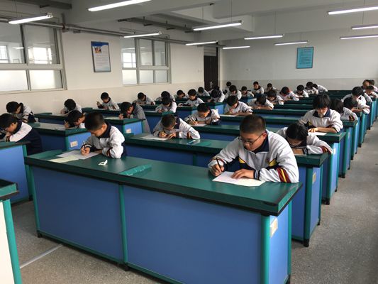 我校举行汉字听写班级对抗赛